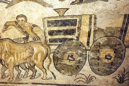 Mosaico de Villa Romana del Casale (Piazza Armerina) en el que se puede ver cómo están las ruedas fijadas a los ejes