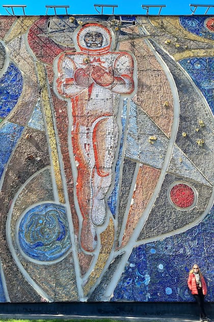 Mosaico monumental con la imagen de Gagarin, que viajó al espacio el 12 de abril de 1961
