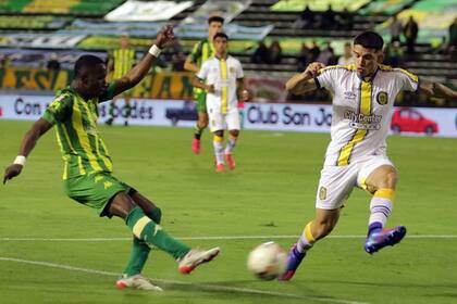 Mosquera, pura picardía, en Aldosivi, un puntero asombroso