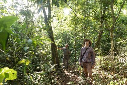 Mosqui Lestani, que es biólogo, guía las caminatas en La Lorenza. Rodolfo Vargas es guía en el Parque Nacional Iguazú.