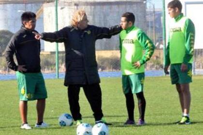 Mostaza en uno de sus dos entrenamientos en Aldosivi