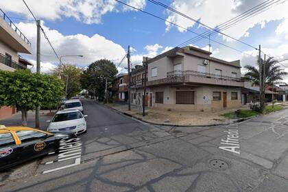 Motochorros asaltaron a una mujer y su hijo en Lomas del Mirador