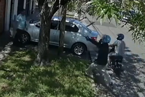 Motochorros balearon a un vecino de Lanús y le robaron el auto