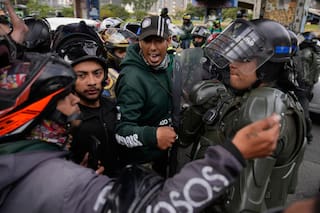 Motociclistas y sindicatos protestan en la capital de Colombia