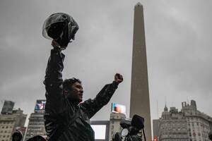 Motoqueros protestan por nuevas medidas de seguridad