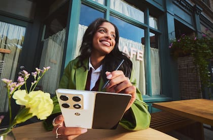Motorola presentó en el país su primer plegable tipo libro, el Razr Fold, con una pantalla interna de 8,1 pulgadas