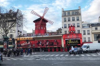 Moulin Rouge.