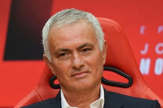 Mourinho disfruta de su regreso a Portugal y Benfica gana en su primer partido
