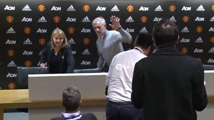 Mourinho se retiró sin escuchar ninguna pregunta