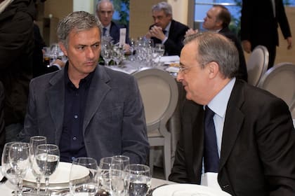 Mourinho y Florentino Pérez, el presidente de Real Madrid que no quiso que dejara al equipo en 2013
