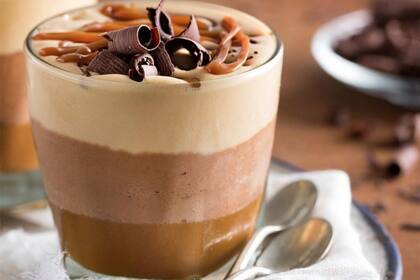 Mousse de chocolate y dulce de leche.