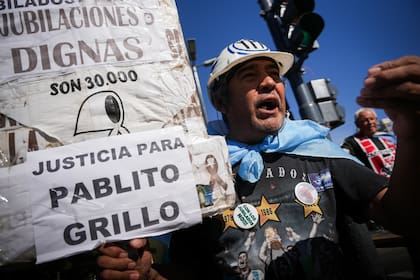 Movilización de la CGT, durante su paso por Avenida 9 de Julio e Independencia