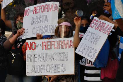 Movilización del 26A frente a la legislatura de la ciudad de Tucumán