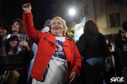 Movilización y vigilia frente al domicilio de Cristina Kirchner en el barrio de Constitución. Prensa CFK