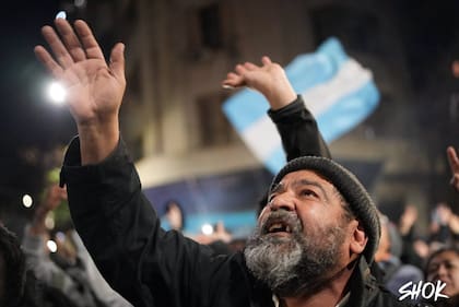 Movilización y vigilia frente al domicilio de Cristina Kirchner en el barrio de Constitución. Prensa CFK