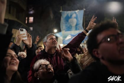 Movilización y vigilia frente al domicilio de Cristina Kirchner en el barrio de Constitución. Prensa CFK
