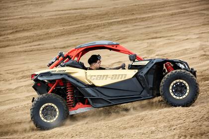 Movimiento de vehículos en la zona de La Frontera, en Pinamar
