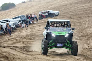 Movimiento de vehículos en la zona de La Frontera, en Pinamar