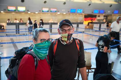  Petra y Marcus Schnakenberg, una pareja de alemanes, a punto de volver a su país