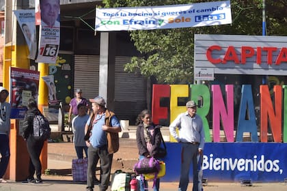 Movimiento en las calles de Asunción antes de las elecciones del domingo. (NORBERTO DUARTE / AFP)