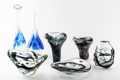 Moyano, que nunca había trabajado en vidrio, se permitió explorar con las formas y el uso de los pigmentos.