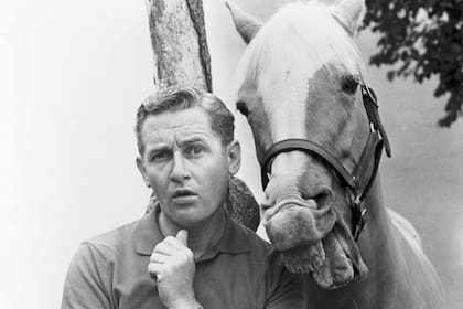 Alan Young junto a Mr. Ed