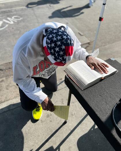 Mr. T se dedica a trasmitir a otros su fe cristiana, la cual lo ayudó a atravesar momentos de profundo dolor