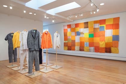 Mr. Trapo (2011), colección de ropa realizada con trapos y exhibida en la Universidad Torcuato Di tella