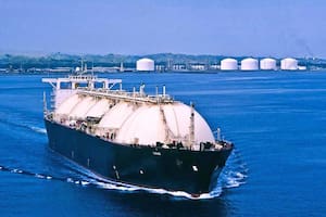 Un buque con gas licuado atravesó el estrecho de Ormuz: no ocurría desde el cierre total del paso