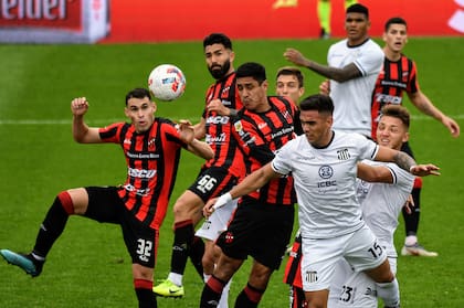 Mucha gente y mucha defensa: Patronato le cerró los caminos a Talleres 