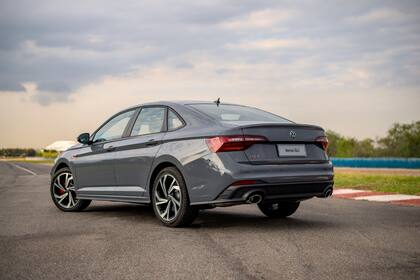 Mucha impronta en la silueta del Volkswagen Vento GLI