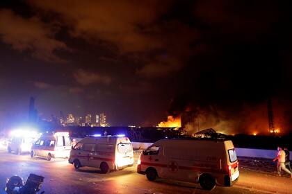 Muchas ambulancias llegan al sitio de la explosión