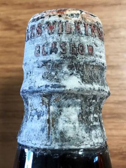 Muchas botellas encontradas a bordo del Wallachia permanecen cerradas, pese a haber pasado más de 100 años inmersas