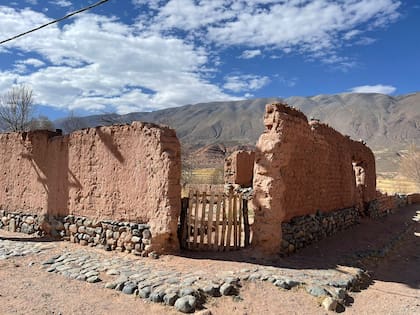 Muchas de las casas de la Poma Vieja quedaron reducidas a ruinas o escombros tras los terremotos.