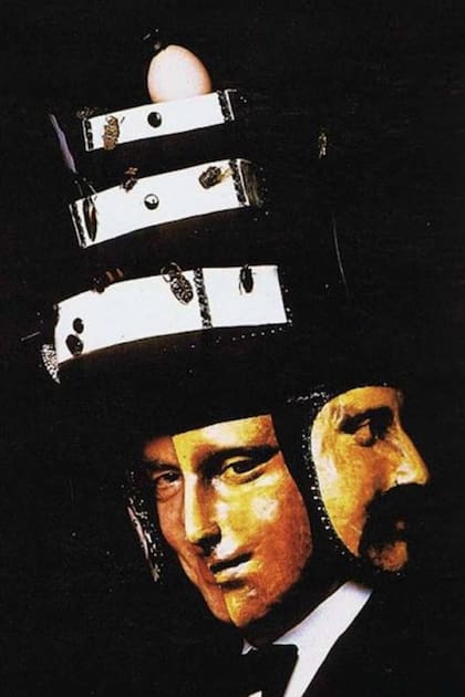 Muchas de las máscaras y tocados que llevaban los asistentes a la celebración fueron diseñados por Salvador Dalí