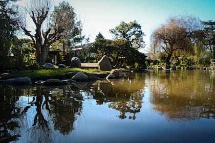 Muchas de las piedras que Inomata colocó en el Jardín Japonés de Escobar fueron elegidas del río Anisacate de Córdoba y talladas por presos de la cárcel de Sierra Chica