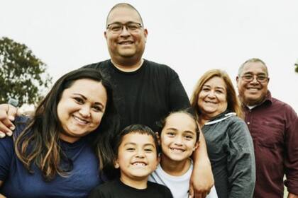 Muchas mujeres eligen tener el mismo apellido que sus parejas para dar más sentido de unidad familiar