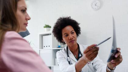 Muchas mujeres temen que no las tomen en serio cuando reportan problemas en su suelo pélvico (Getty Images)