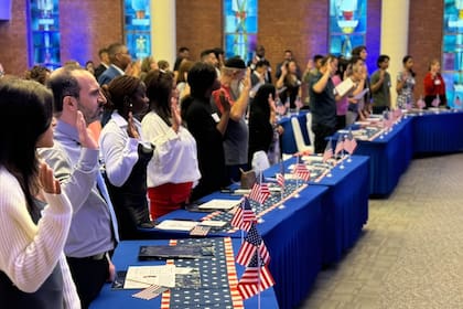 Muchas personas optan por asesorarse legalmente para evitar errores frecuentes o demoras en el trámite de ciudadanía