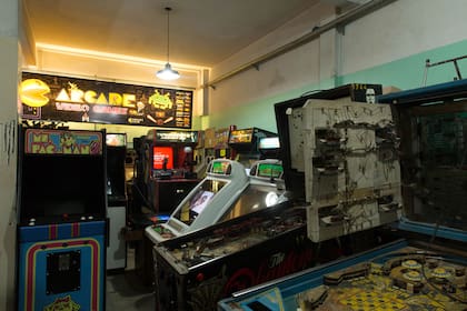 Muchas veces las reparaciones son artesanales porque hay que improvisar con materiales actuales ya que los repuestos no se consiguen.