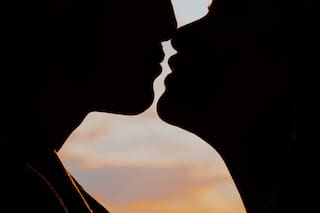 Un estudio británico determinó la antigüedad de los besos