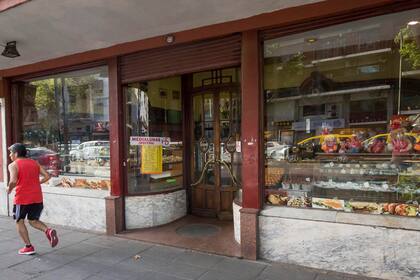 Mucho cambió en la Av Rivadavia pero Flores Porteñas mantiene sus materiales originales