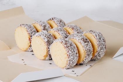 Mucho dulce de leche para estos alfajorcitos de maicena de Ninina