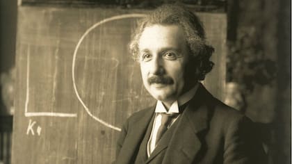 Muchos años después de Newton, el físico Albert Einstein (1879-1955) diría que "la gravedad es lo primero en lo que no pensamos"