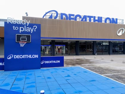 Muchos argentinos vieron la llegada de la IKEA de la ropa deportiva como un hito en su tardío acceso a la máquina de consumo global.