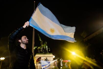 Muchos de los asistentes no tenían barbijo y hasta hacían un canto en contra de su uso. Foto: Tomás Cuesta