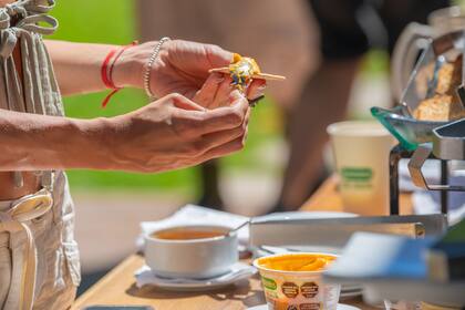 Muchos de los invitados eligieron los untables, tanto el de sabor a cheddar cómo el clásico.