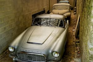 El misterio detrás de esta histórica colección de autos abandonada durante años