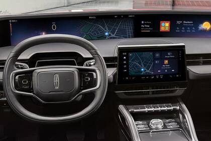 Muchos de los sistemas de bienestar se activan mediante la enorme pantalla panorámica con la que viene el modelo