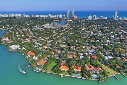 Muchos habitantes reclaman medidas de seguridad por los robos en el barrio público de Miami